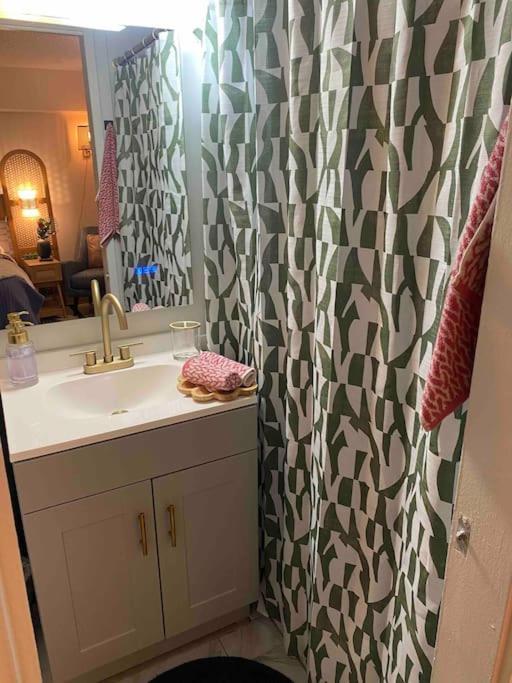 Seashore Waikiki Studio 1 Block From A Beach No Resort Fees Honolulu Extérieur photo